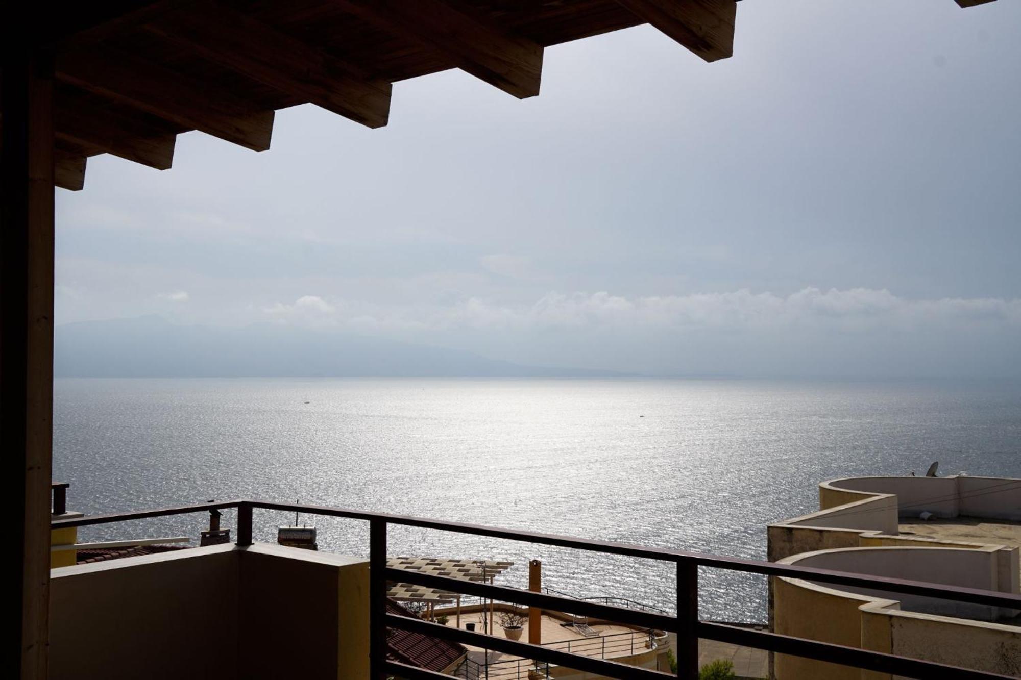 Jon'S Penthouse Apartman Saranda Kültér fotó